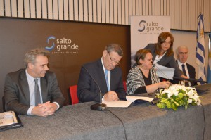 Firma Convenio Cenur Udelar y Cancilleria