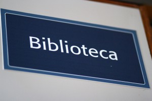 cartel biblioteca